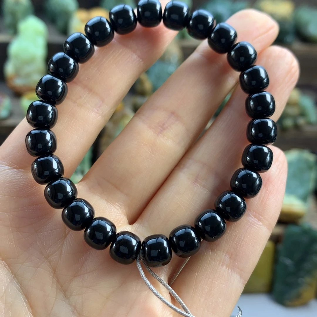 岫岩老玉（透闪石质玉）未镶嵌珠宝奇石泽**?