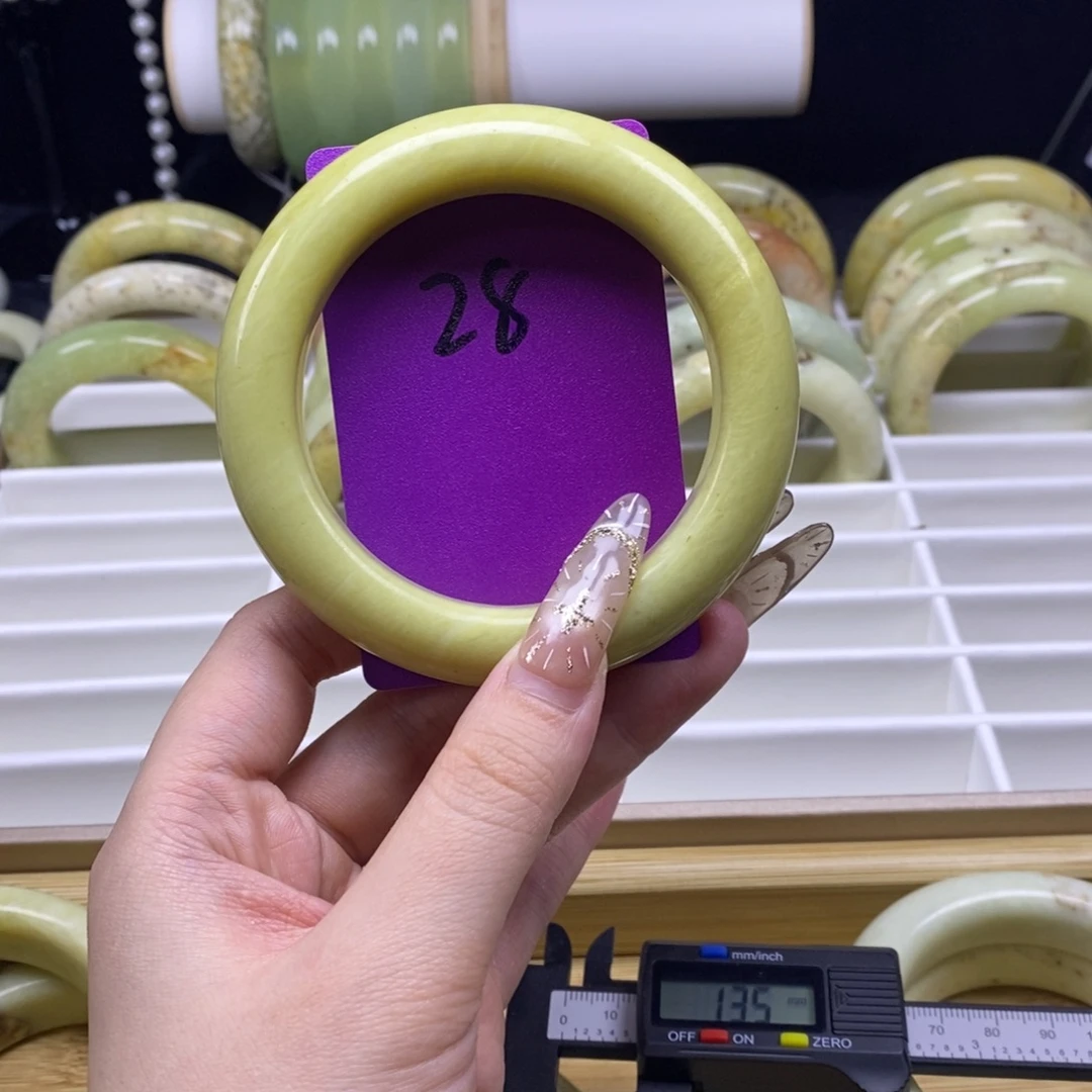 蛇纹石玉未镶嵌手镯63.5