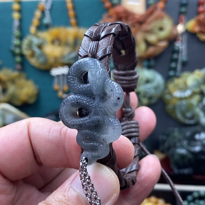 【闪购商品】蛇纹石玉未镶嵌手牌