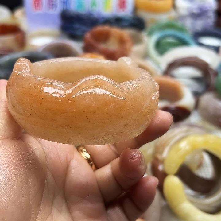 未镶嵌手镯石英岩玉