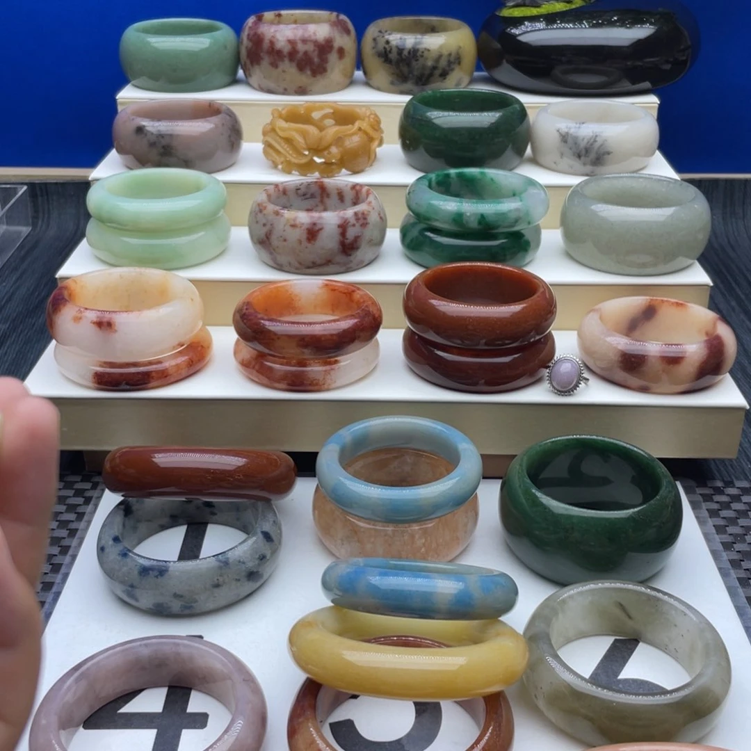 石英质玉手镯未镶嵌b****?