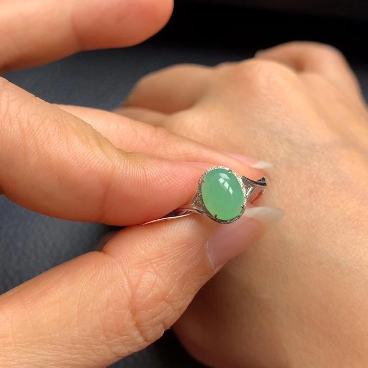 翡翠戒指18K金镶嵌翡翠戒指18k金镶嵌