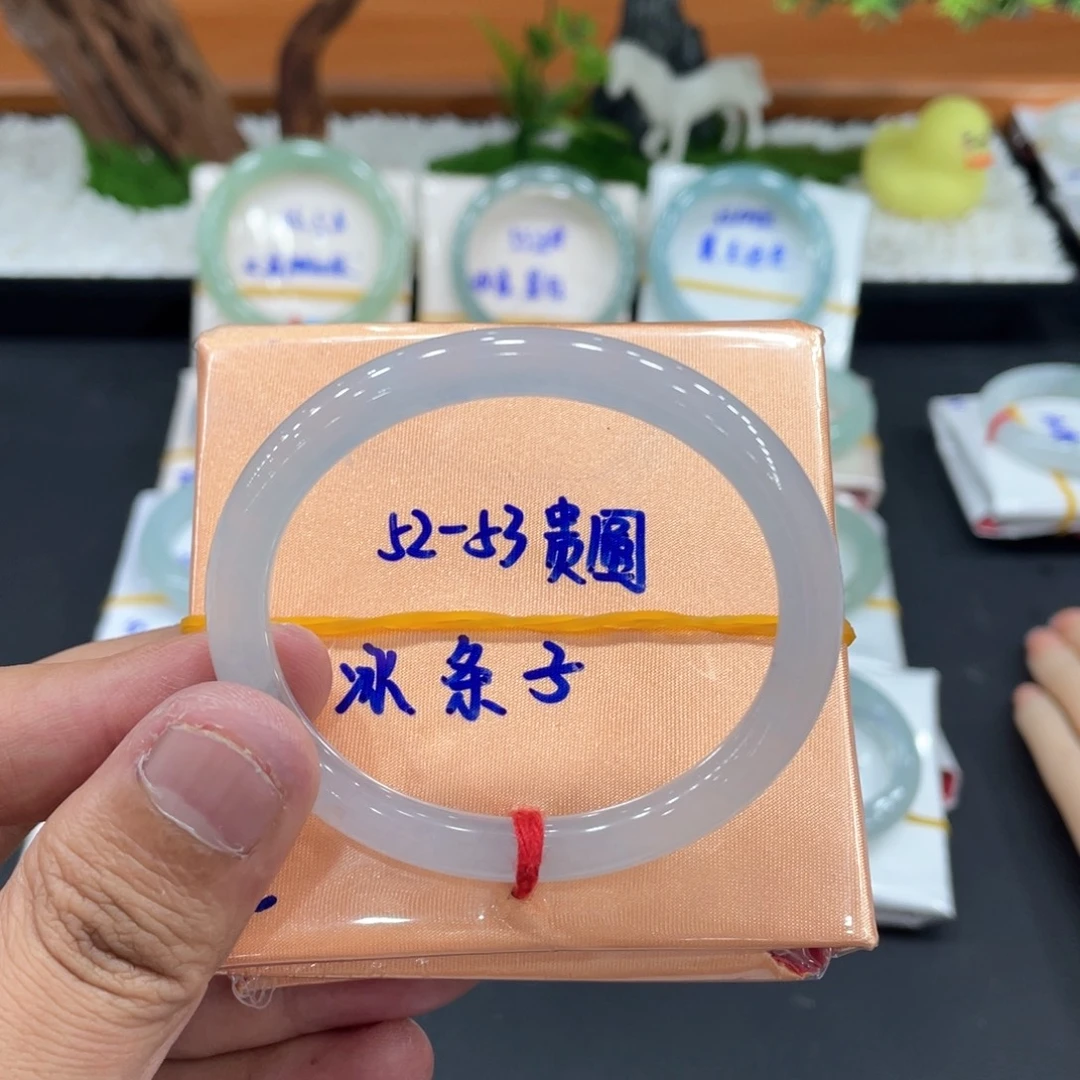 翡翠未镶嵌手镯缅甸翡翠