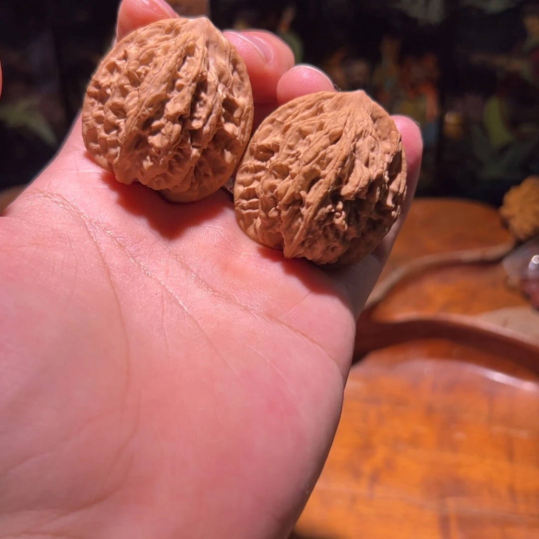 吊坠文玩核桃40全品山地麦虎，尖部冲的时候水尖掉了