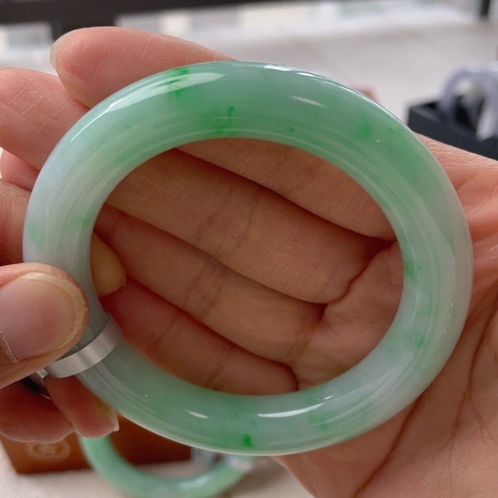 蓝***·翡翠未镶嵌手镯（圆镯）缅甸翡翠