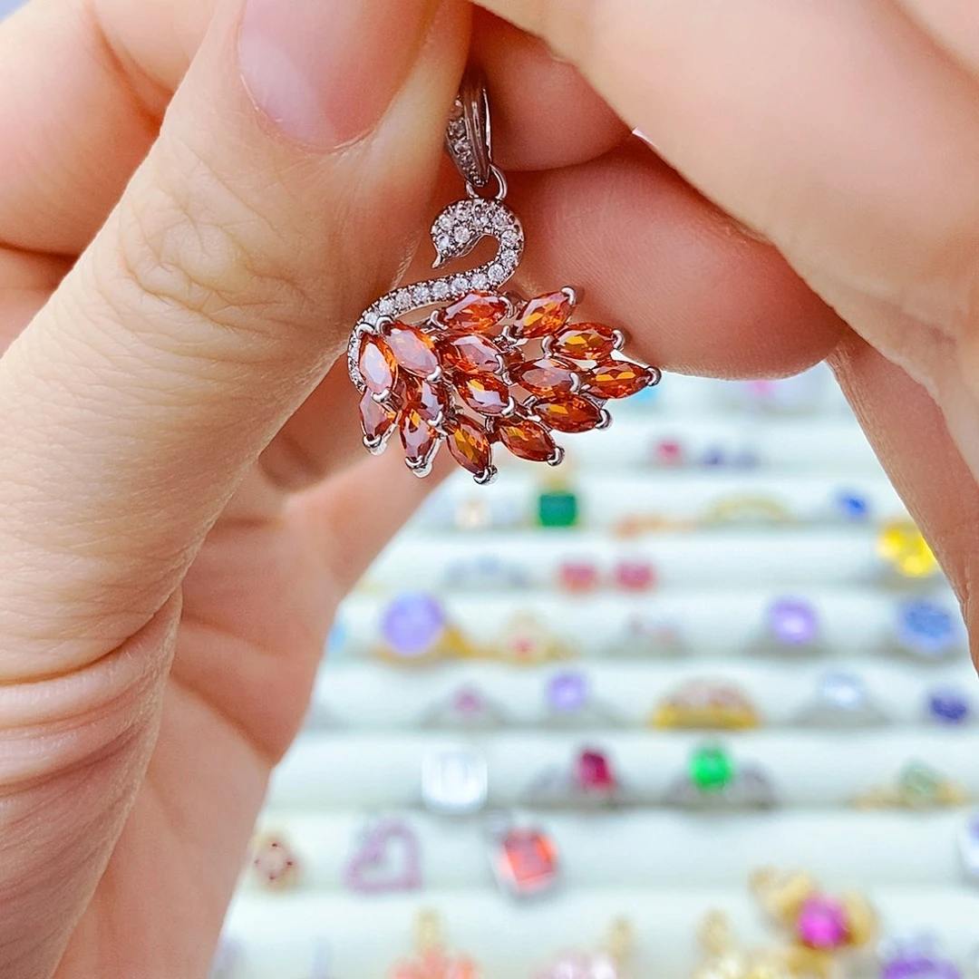 吊坠(赠链)未镶嵌石榴石（芬达石）