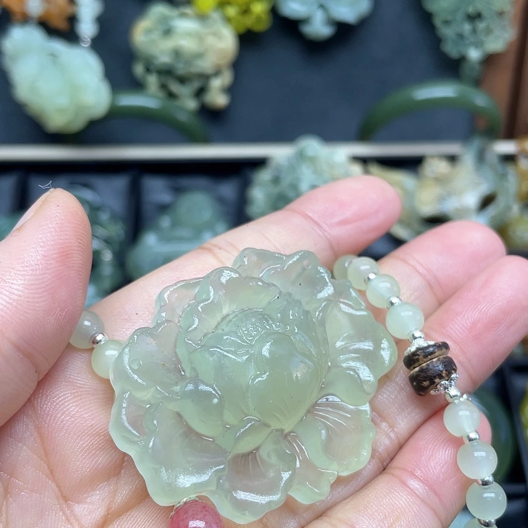 蛇纹石玉未镶嵌颈饰