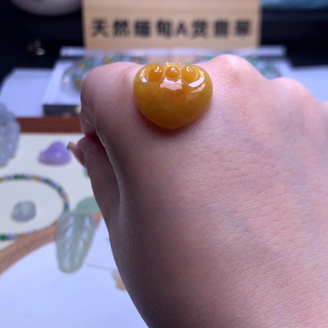 未镶嵌定制翡翠黄翡爱心如意