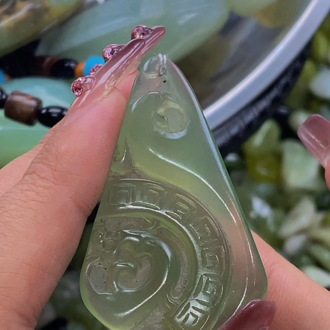 蛇纹石玉颈饰未镶嵌