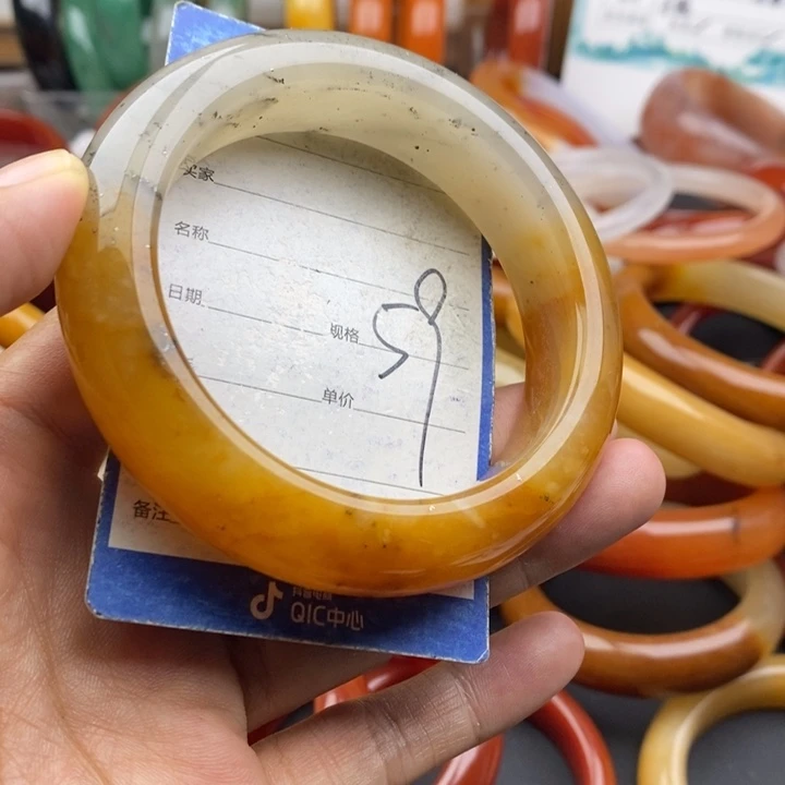 未镶嵌手镯石英质玉