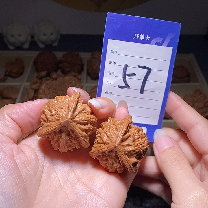 文玩核桃把件盘山38左右色差特价