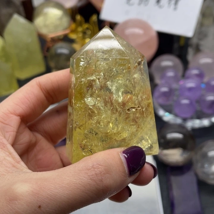 水晶10未镶嵌小****?黄水柱