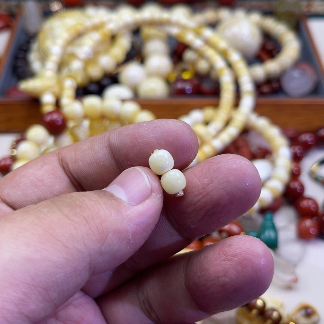 琥珀未镶嵌珠宝奇石82