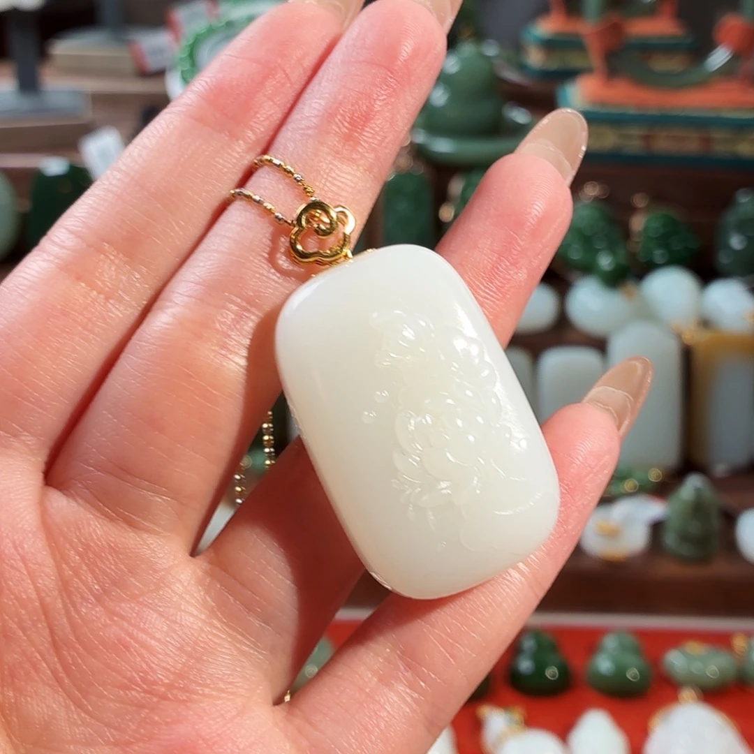 和田玉18K金镶嵌颈饰