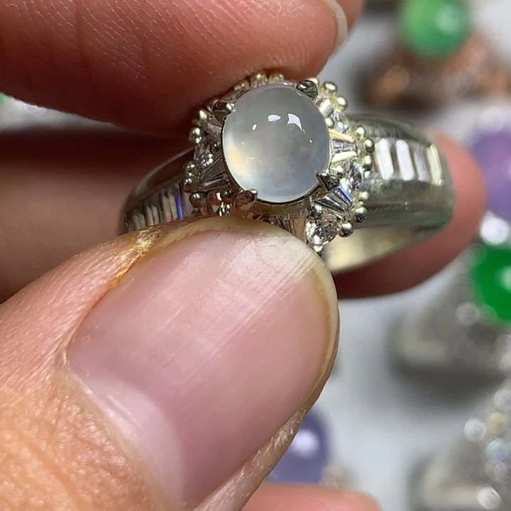 翡翠未镶嵌戒指铜托，卖裸石，需要二次镶嵌