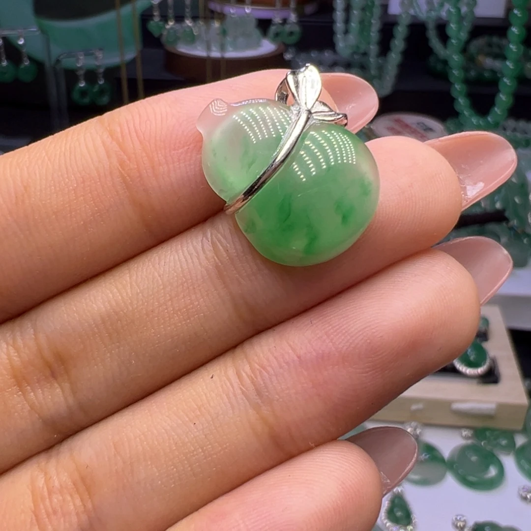 颈饰未镶嵌石英质玉（非洲翠）