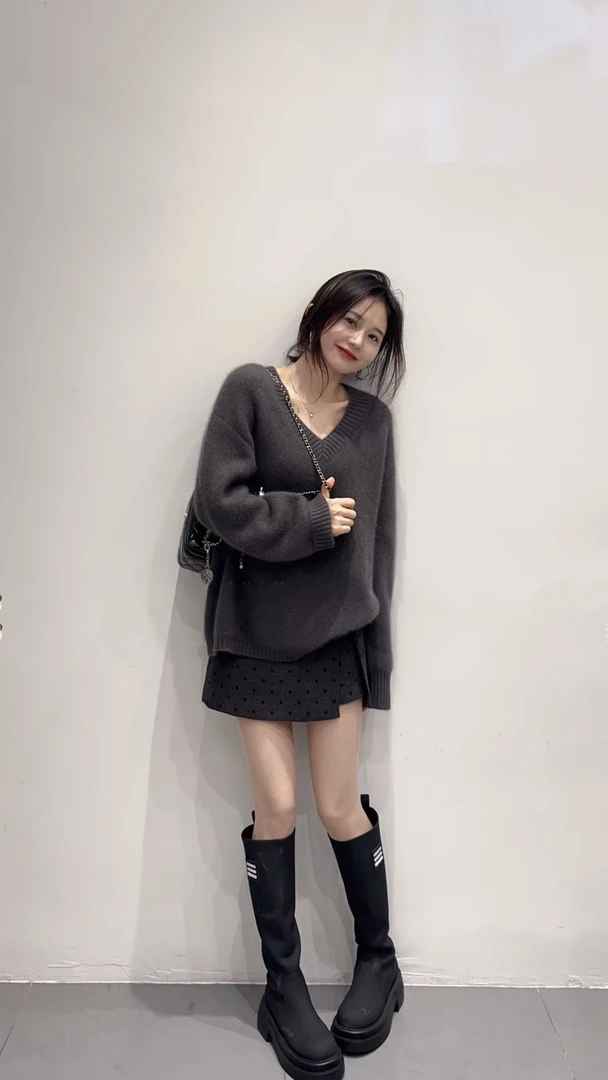 欧洲站V领毛衣女新款设计感开叉宽松套头软糯针织衫波点裙套装