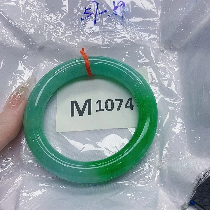 翡翠手镯未镶嵌默认微瑕