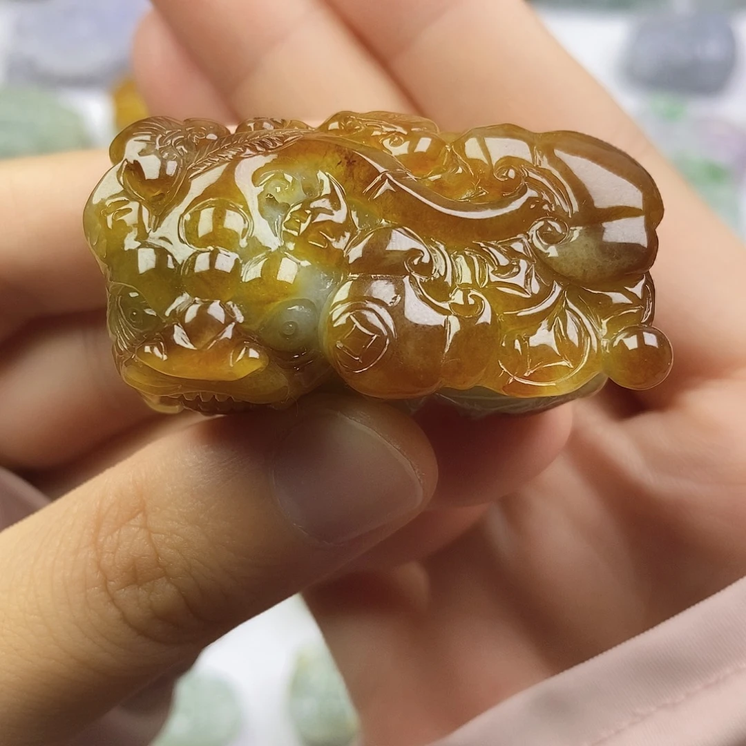 翡翠未镶嵌颈饰貔貅