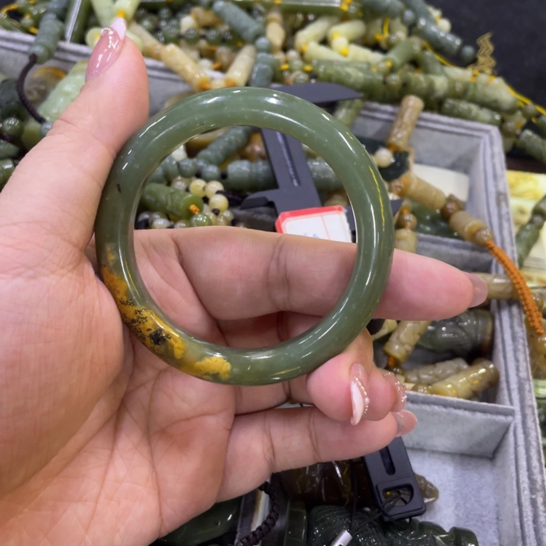 【闪购商品】岫岩河磨玉（透闪石质玉）手镯未镶嵌