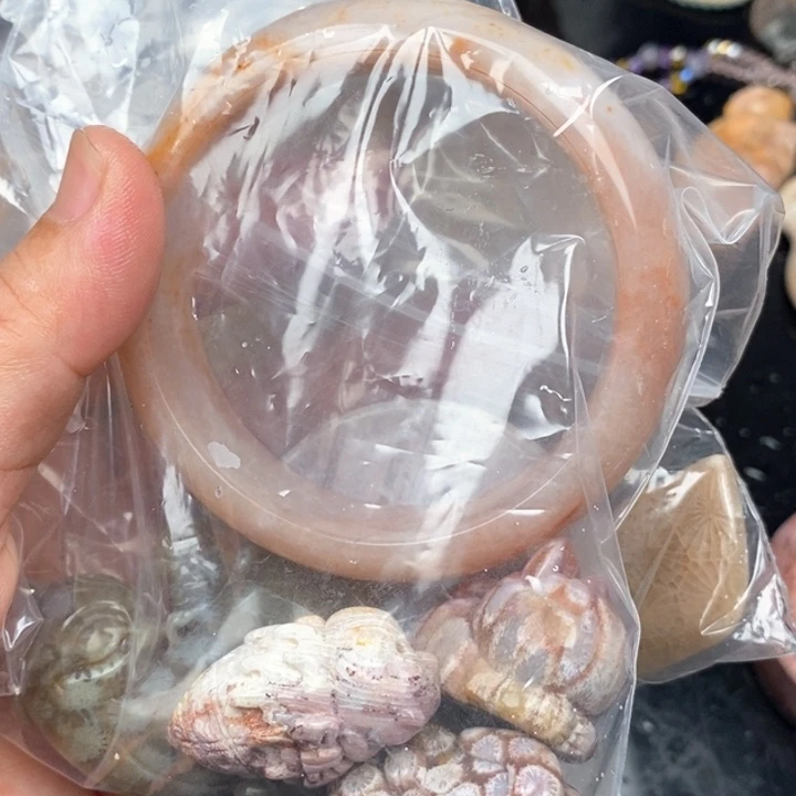 硅化珊瑚（珊瑚玉）手镯未镶嵌一****开