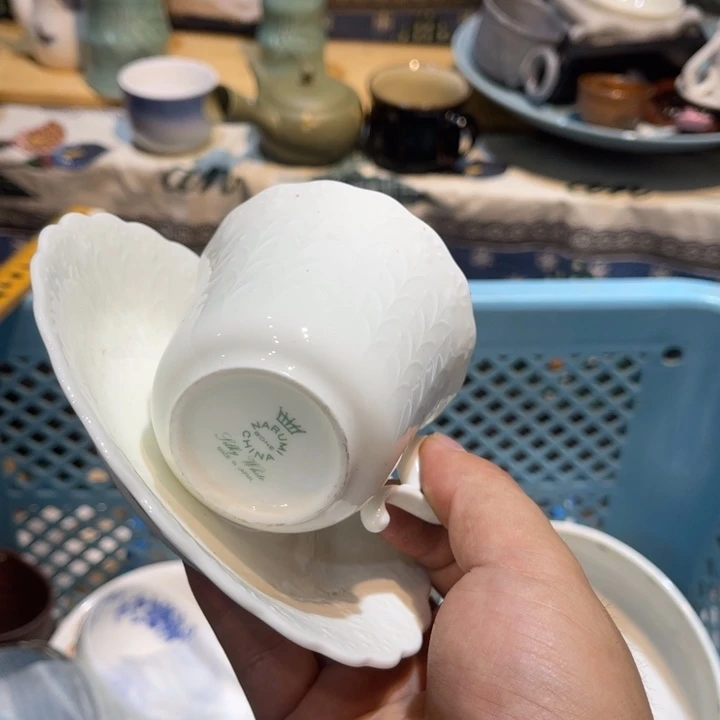 瓷片莎****ʔ箱なしでいいので お値下げ可能でしょうか？