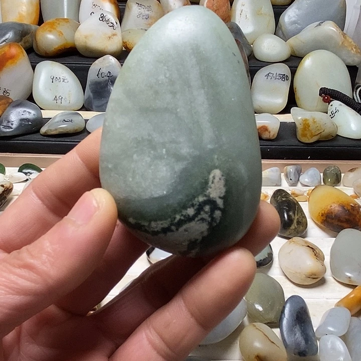 和田玉未镶嵌颈饰把件