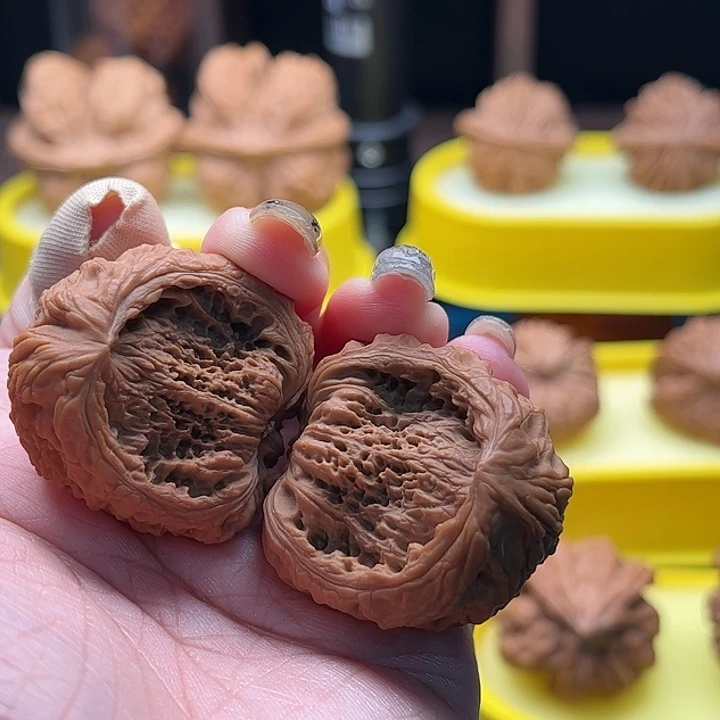 文玩核桃吊坠南疆石聚宝盆 全品