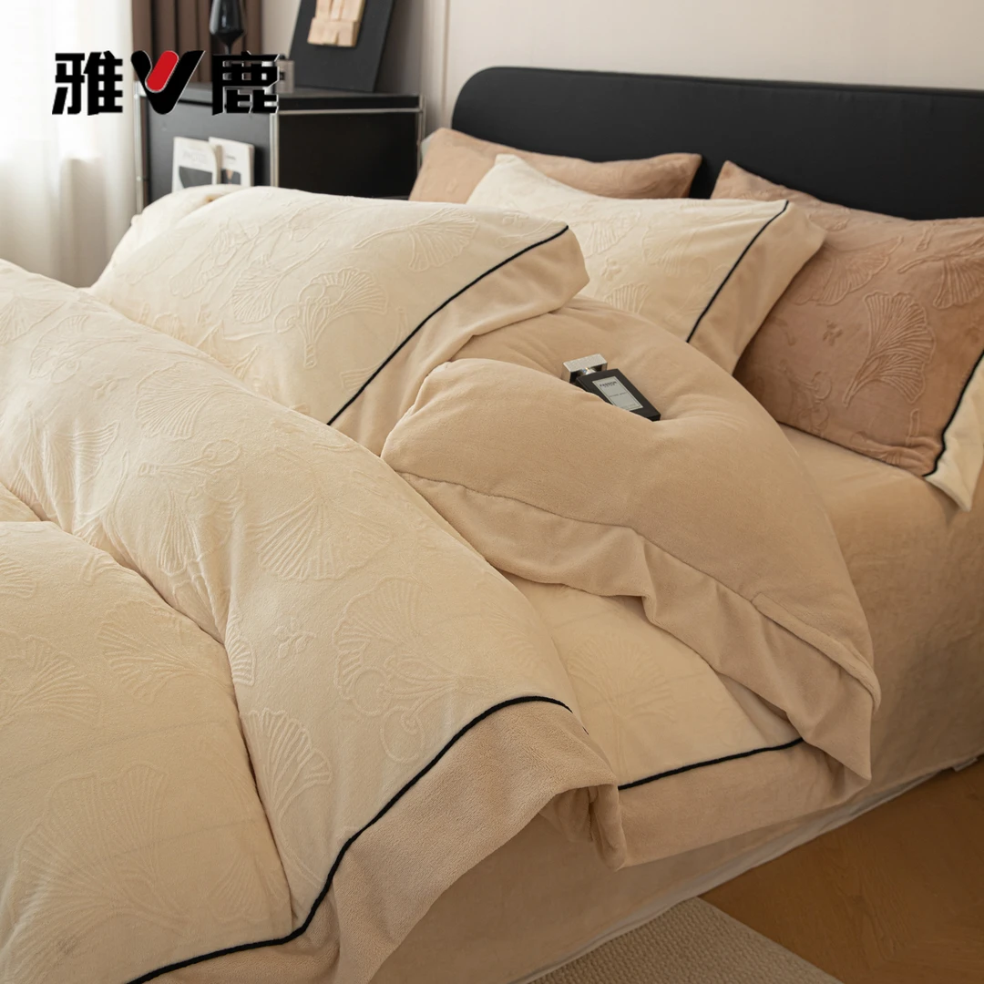 雅鹿高克重牛奶绒床上四件套2025新款A类雕花冬季保暖被套罩床单
