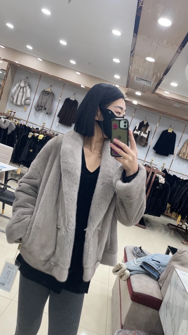 银兰色短款翻领女款外套