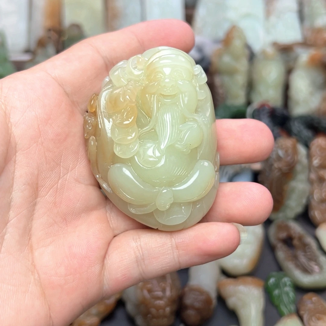 和田玉未镶嵌把件