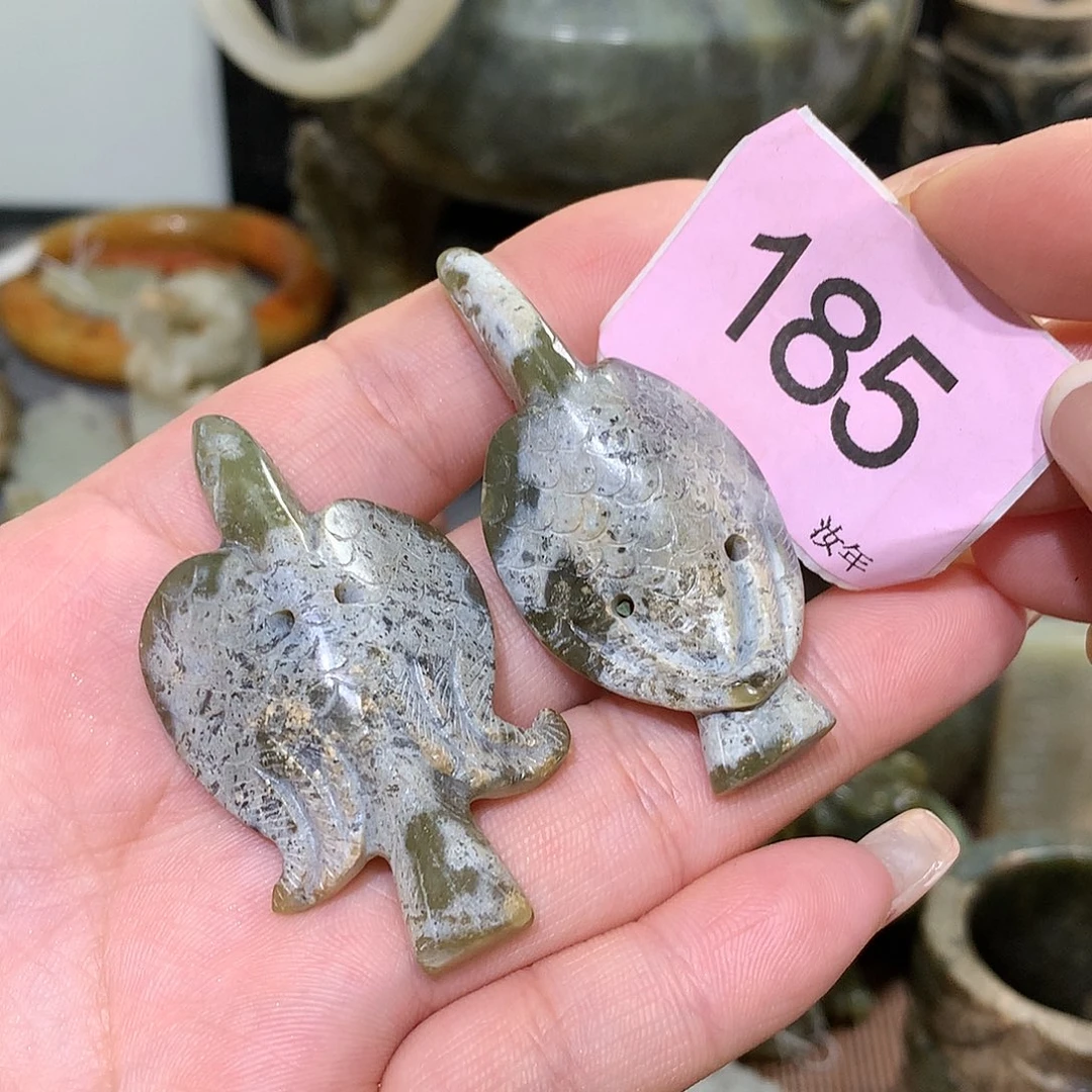 颈饰未镶嵌和田玉秋**意
