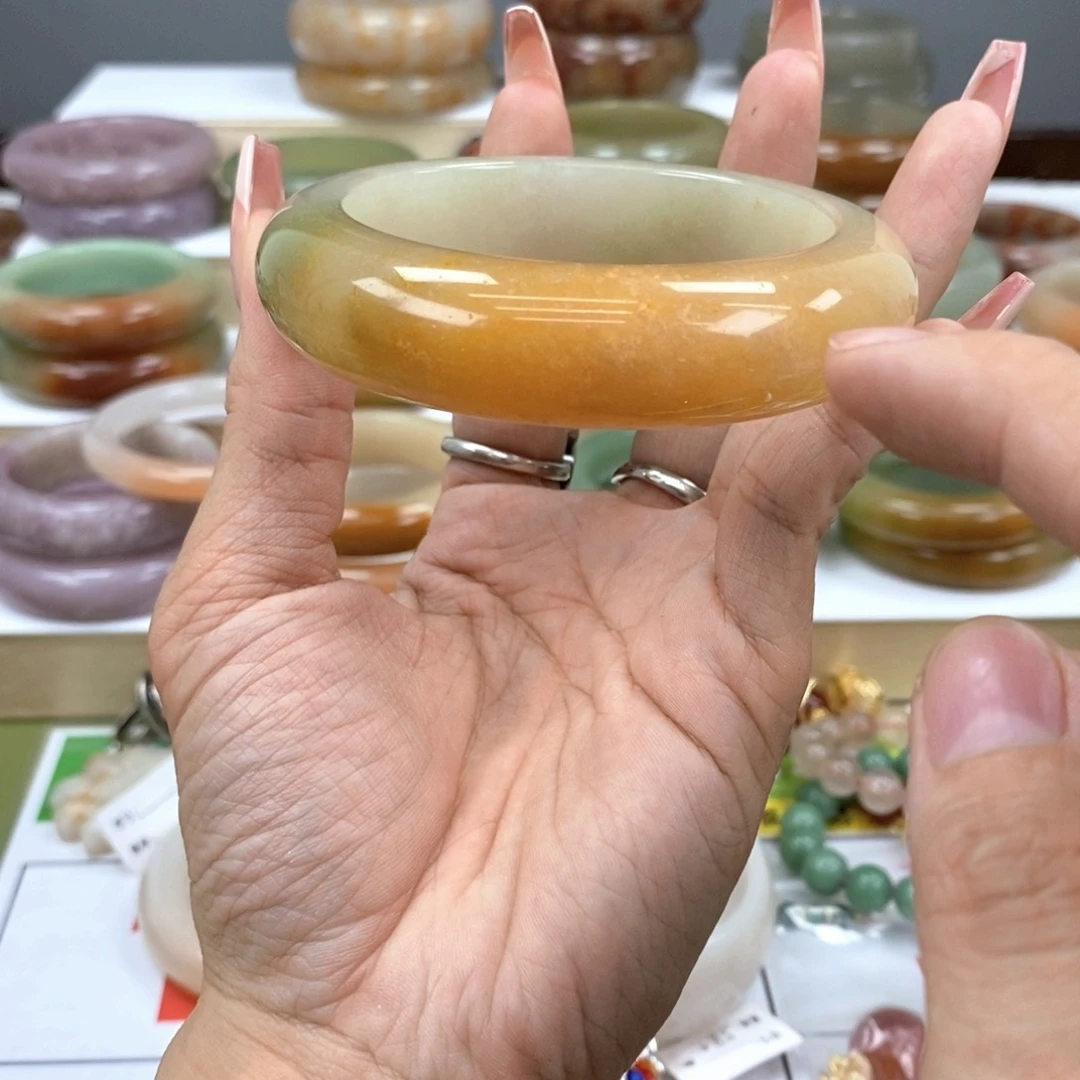 石英质玉手镯未镶嵌秦*