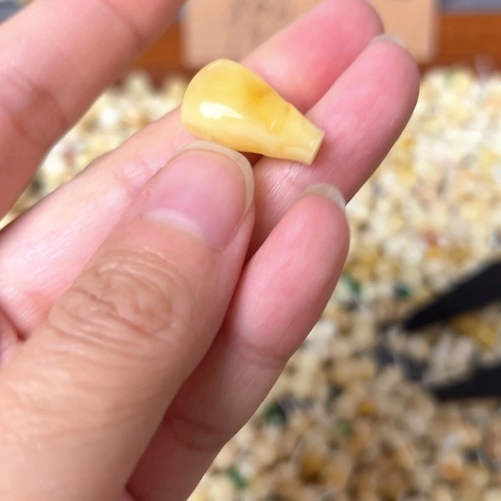 蜜蜡未镶嵌裸石10.6mm一个