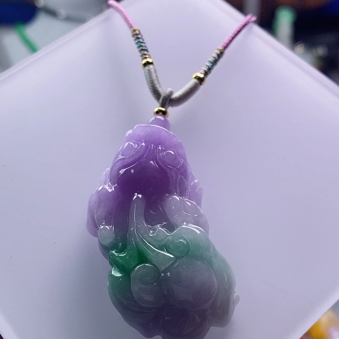 翡翠未镶嵌吊坠(赠链)