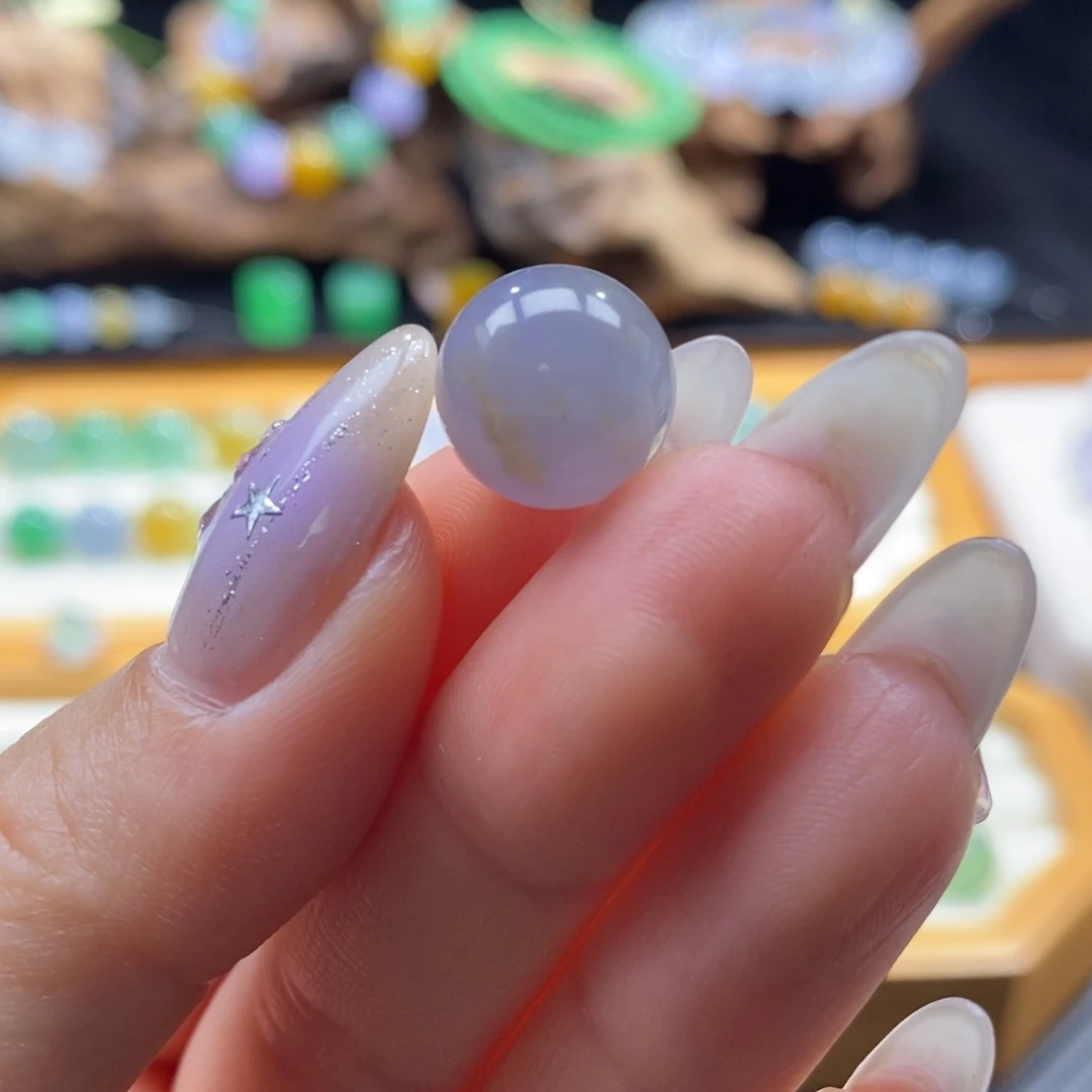 翡翠未镶嵌颈饰小***?翡翠浓紫飘洒金珠