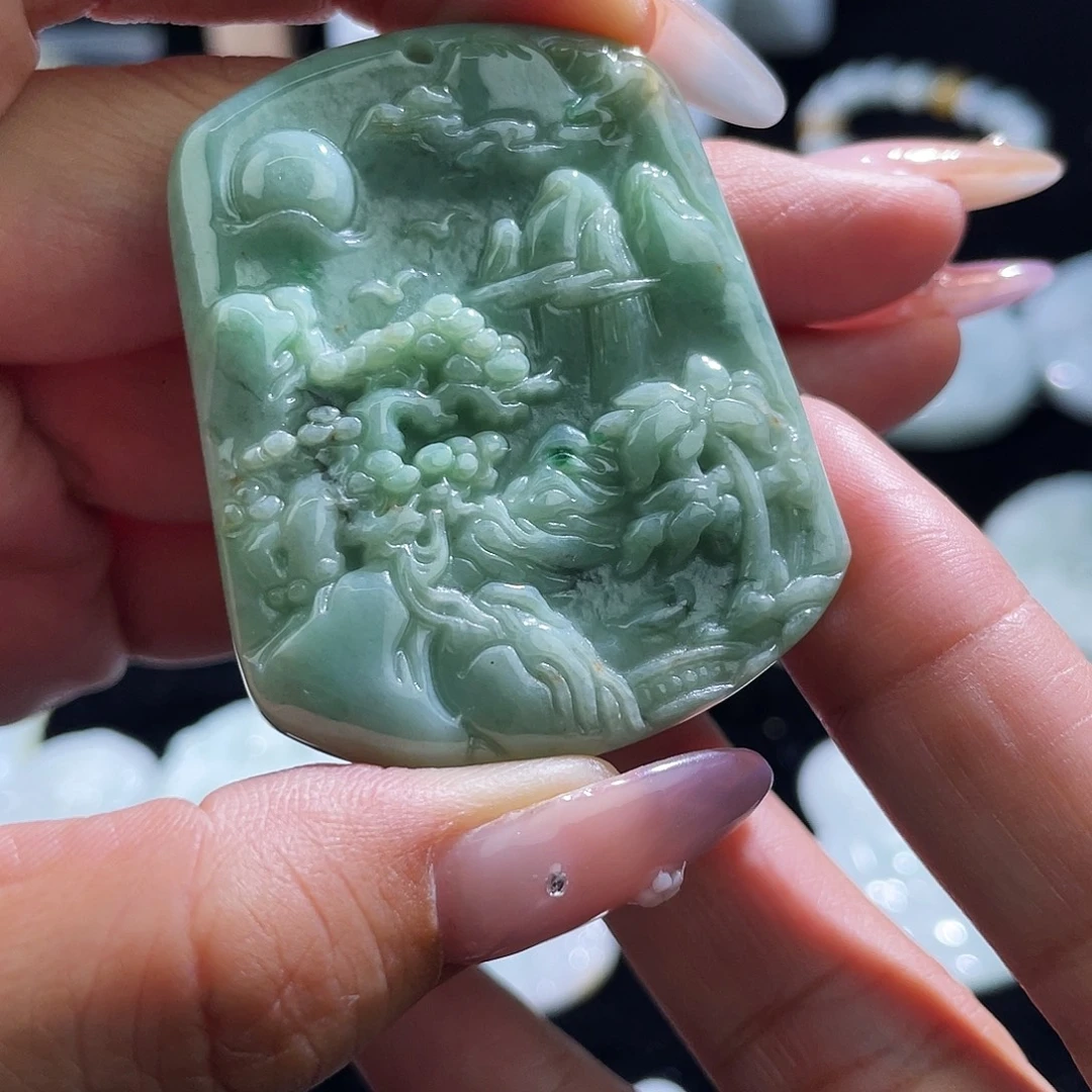 翡翠未镶嵌颈饰山水