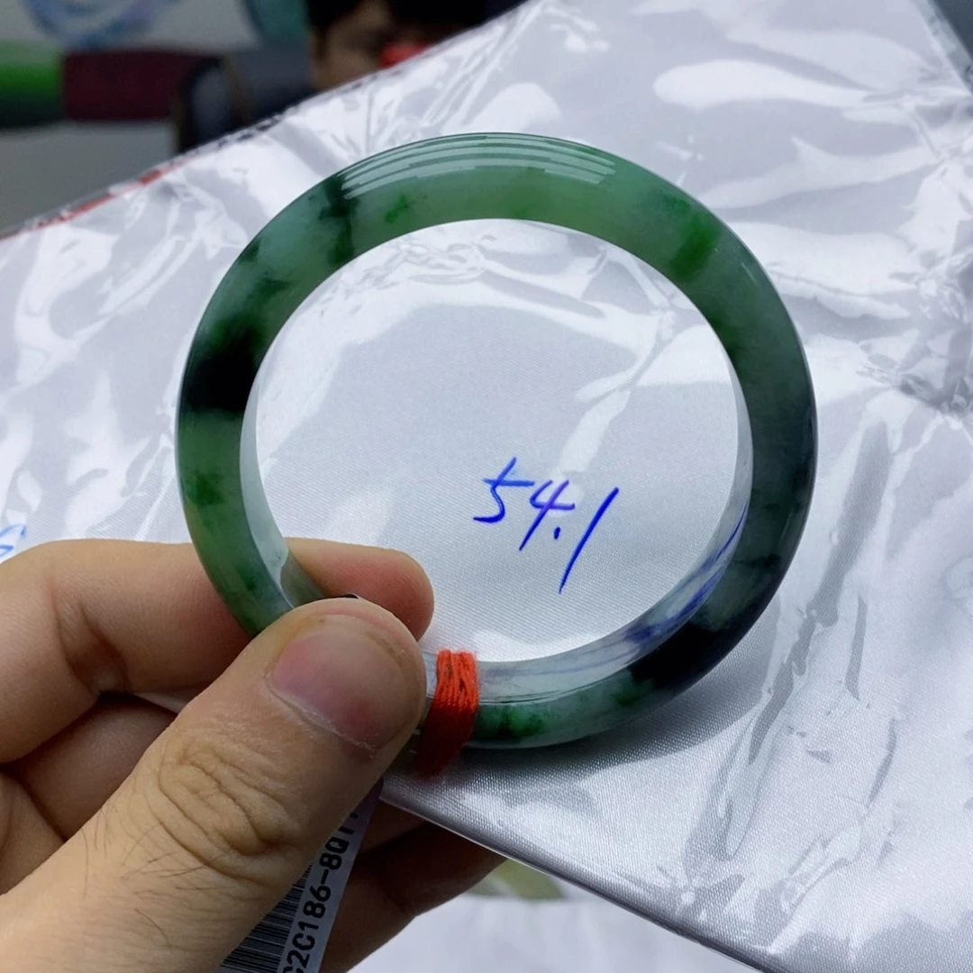 翡翠手镯未镶嵌翡翠手镯