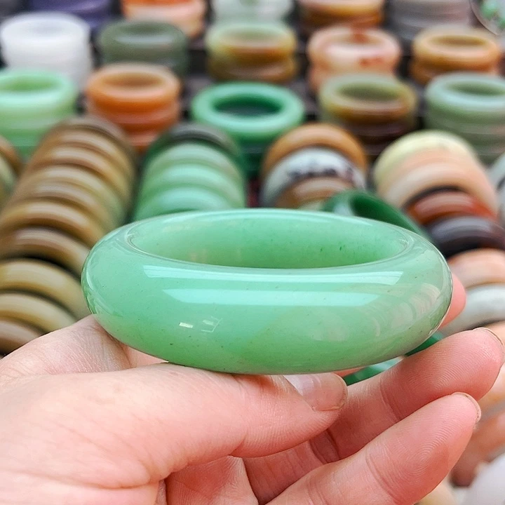 未镶嵌手镯（圆镯）石英质玉