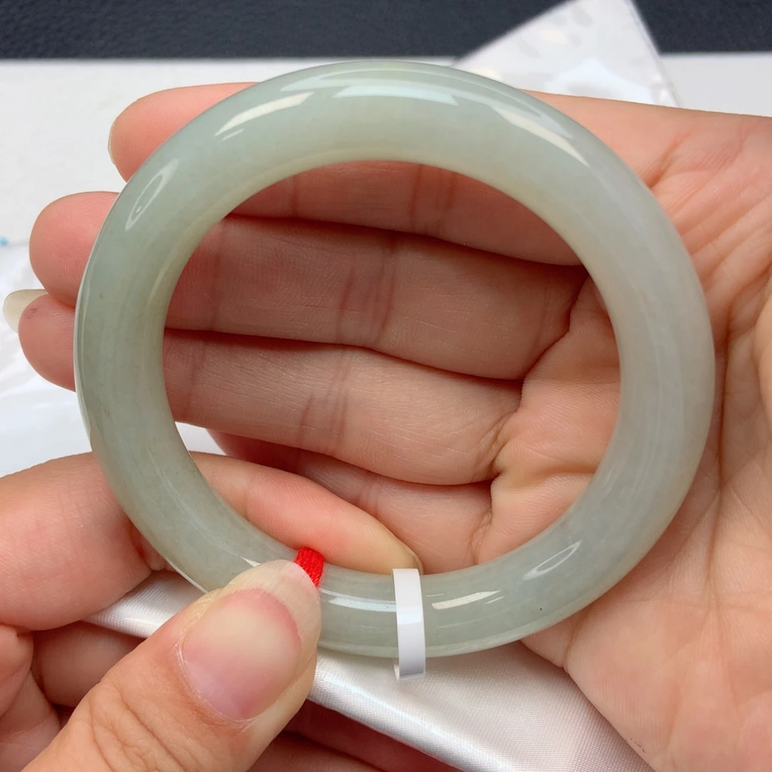 翡翠手镯未镶嵌54圈