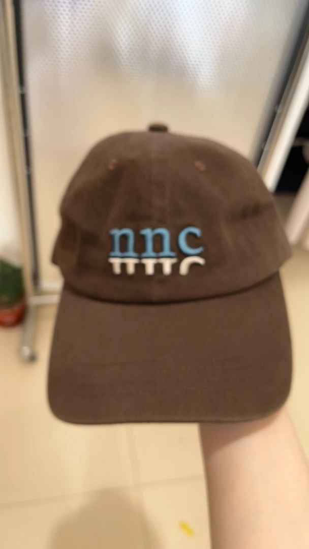 卡其色宽边棒球帽