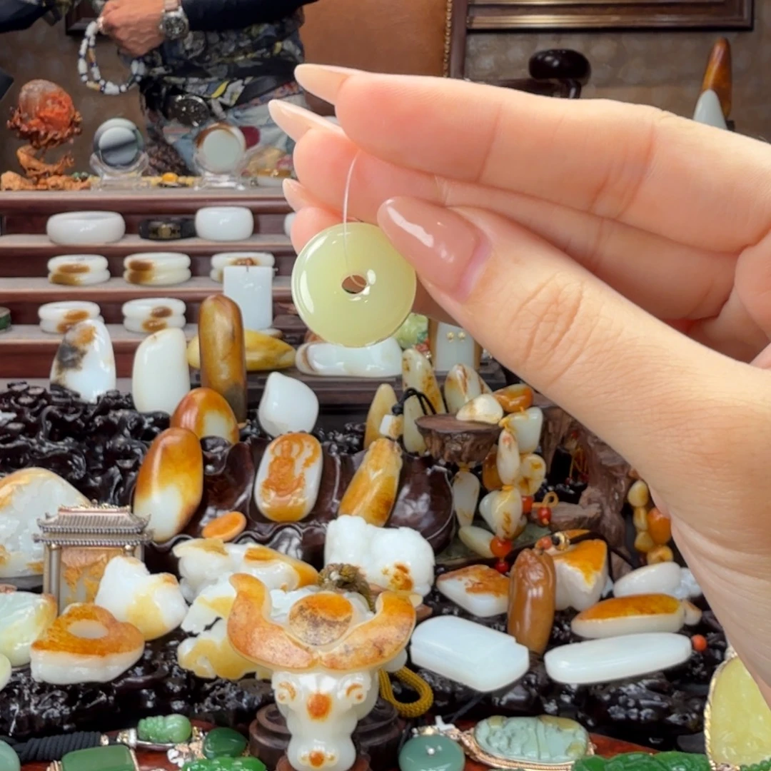 和田玉（黄玉）未镶嵌颈饰