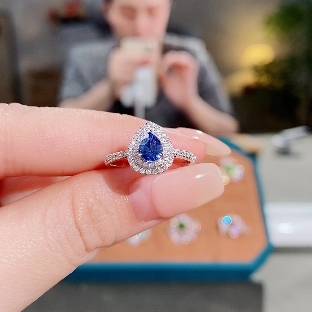 蓝宝石戒指铂Pt950镶嵌0.56ct