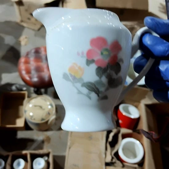 绿泥盘子碗茶壶啥都有