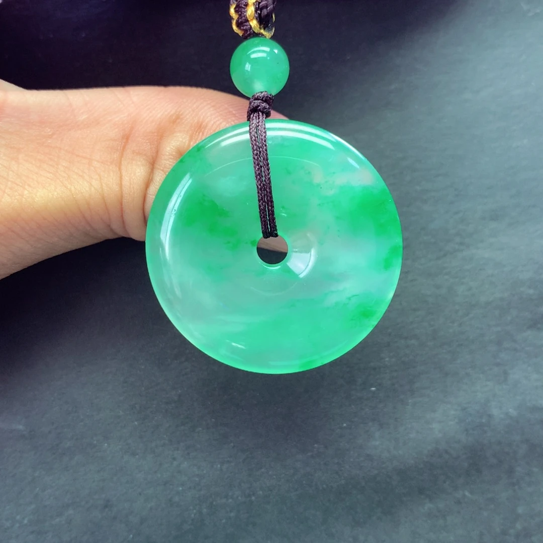 颈饰未镶嵌石英质玉