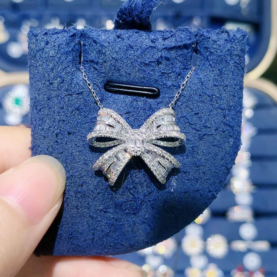 【闪购商品】颈饰18K金镶嵌钻石