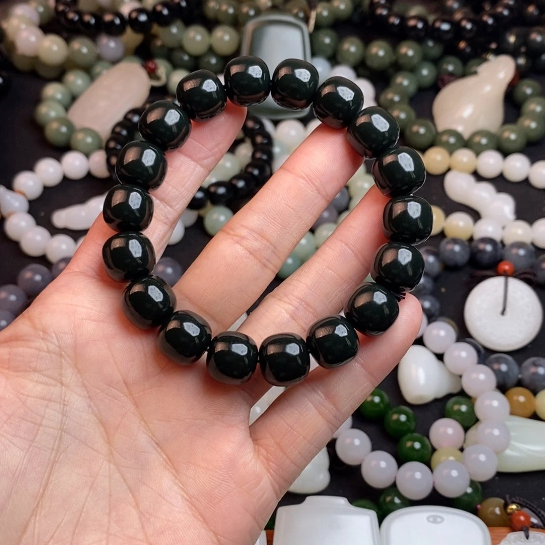 和田玉未镶嵌颈饰小**叔