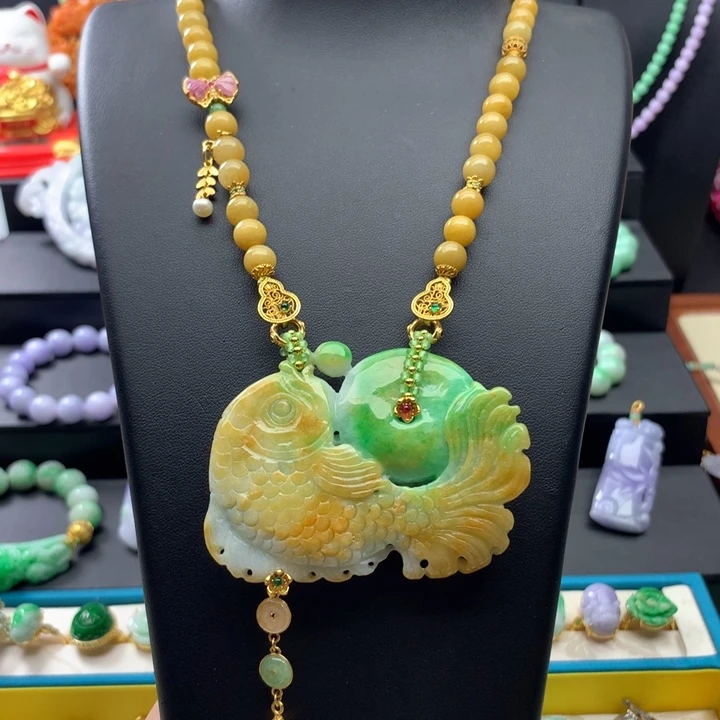 翡翠未镶嵌颈饰翡翠鱼