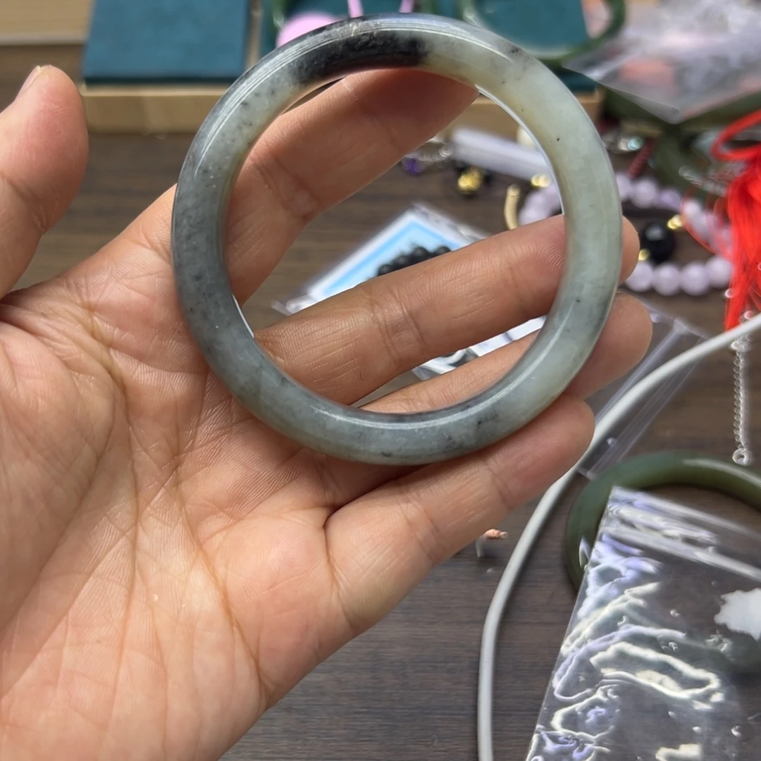 和田玉未镶嵌手镯57.5圈围507瑕