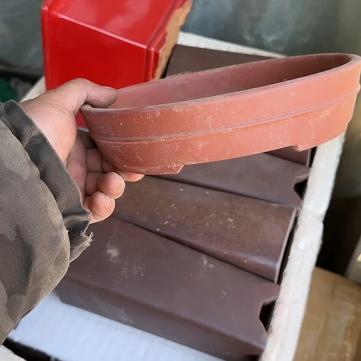 是一个不知名作家与著名导演兼电影演员们之间互相竞争